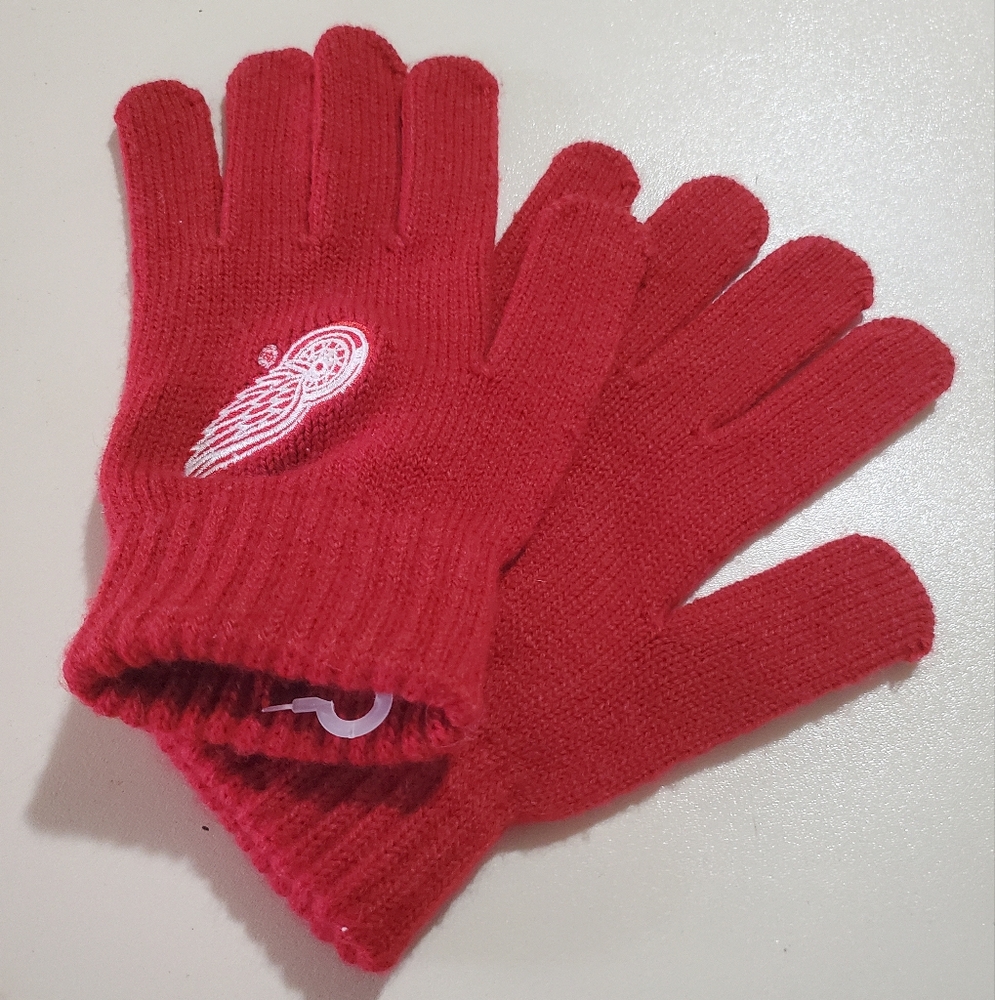 Red Wings  red Knit gloves "NEW"
